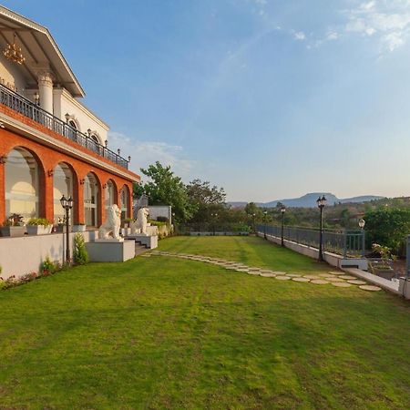 Bellevue Palace By Stayvista - Lavish Abode With A Pool, Landscaped Lawn, Gazebo & Adventure Activities Nashik Eksteriør billede