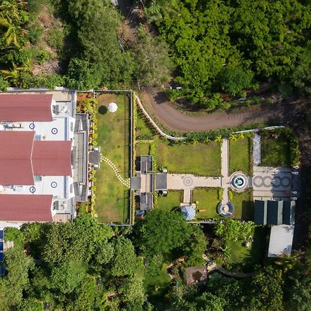 Bellevue Palace By Stayvista - Lavish Abode With A Pool, Landscaped Lawn, Gazebo & Adventure Activities Nashik Eksteriør billede