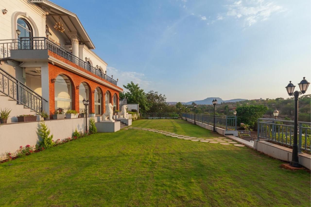Bellevue Palace By Stayvista - Lavish Abode With A Pool, Landscaped Lawn, Gazebo & Adventure Activities Nashik Eksteriør billede