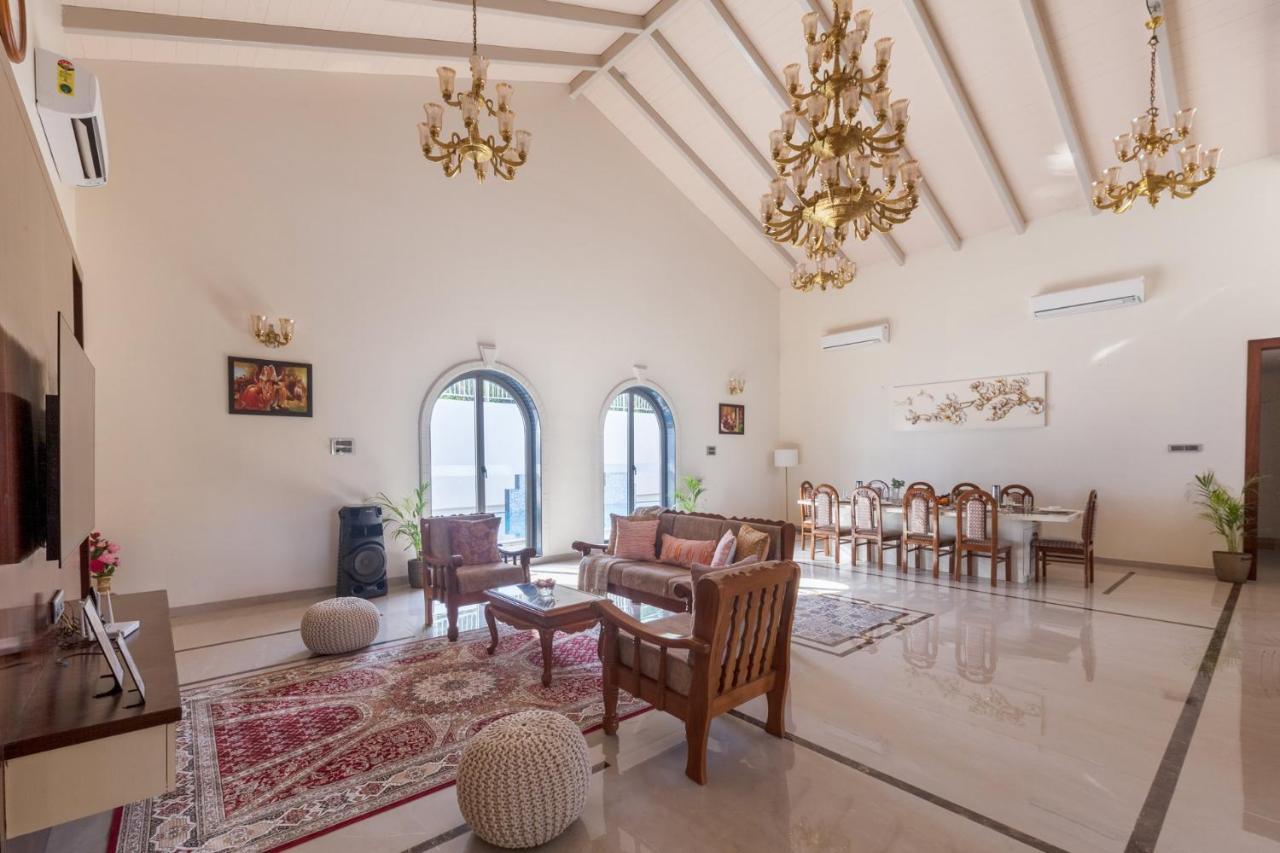 Bellevue Palace By Stayvista - Lavish Abode With A Pool, Landscaped Lawn, Gazebo & Adventure Activities Nashik Eksteriør billede