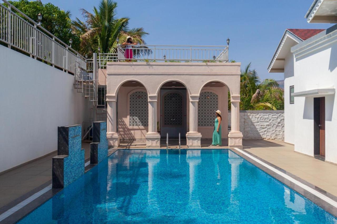 Bellevue Palace By Stayvista - Lavish Abode With A Pool, Landscaped Lawn, Gazebo & Adventure Activities Nashik Eksteriør billede