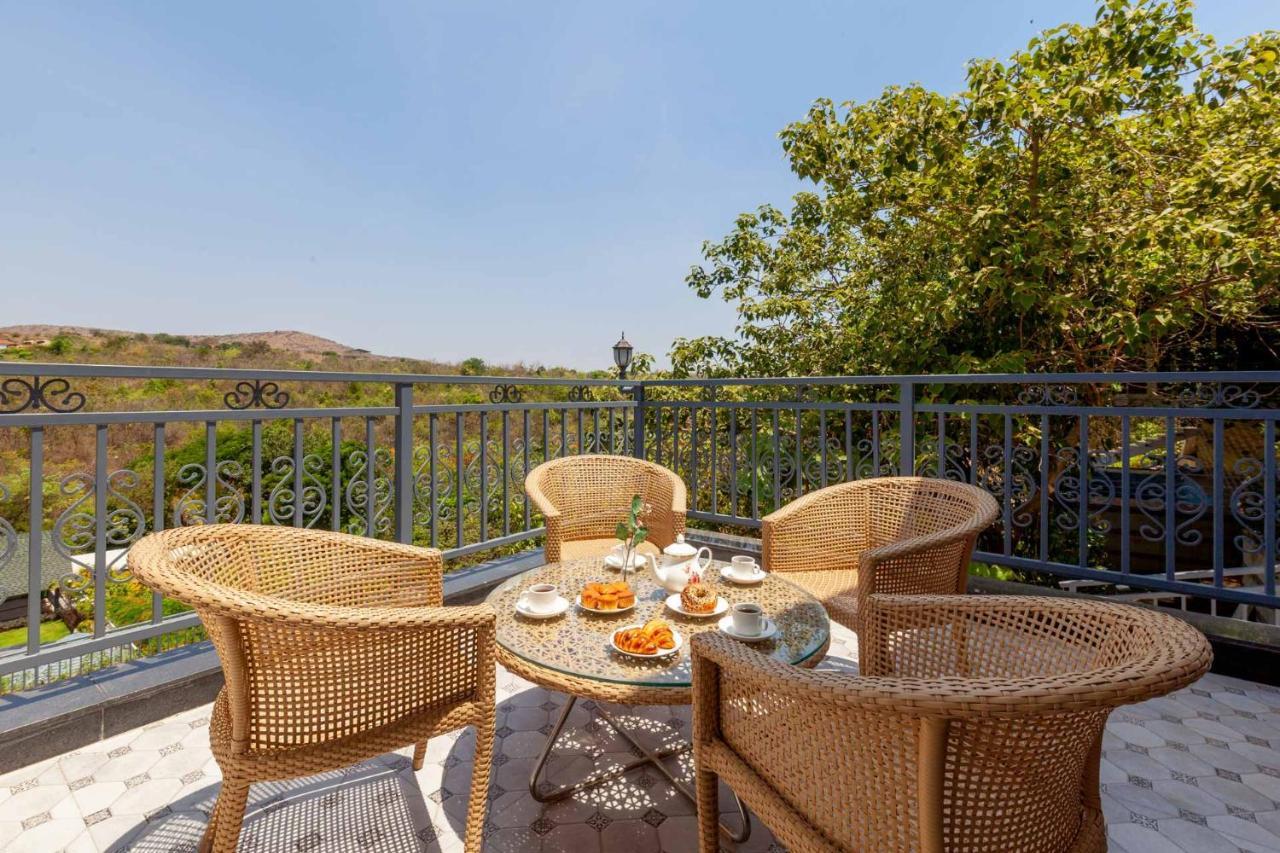 Bellevue Palace By Stayvista - Lavish Abode With A Pool, Landscaped Lawn, Gazebo & Adventure Activities Nashik Eksteriør billede