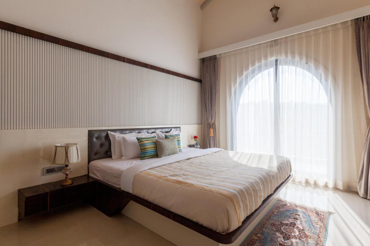 Bellevue Palace By Stayvista - Lavish Abode With A Pool, Landscaped Lawn, Gazebo & Adventure Activities Nashik Eksteriør billede