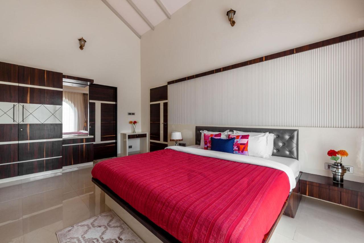 Bellevue Palace By Stayvista - Lavish Abode With A Pool, Landscaped Lawn, Gazebo & Adventure Activities Nashik Eksteriør billede
