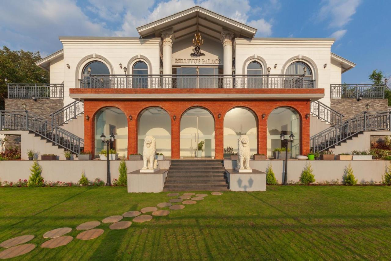 Bellevue Palace By Stayvista - Lavish Abode With A Pool, Landscaped Lawn, Gazebo & Adventure Activities Nashik Eksteriør billede