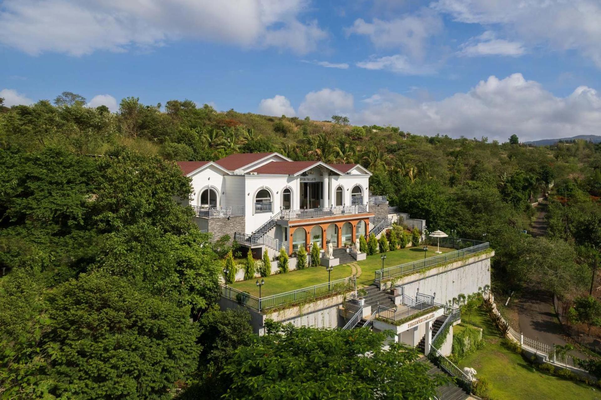 Bellevue Palace By Stayvista - Lavish Abode With A Pool, Landscaped Lawn, Gazebo & Adventure Activities Nashik Eksteriør billede